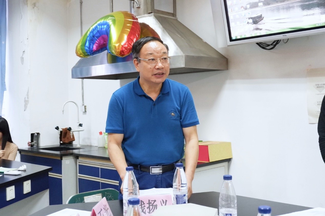 图为钱扬义教授作总结发言本次答辩宛如一场学术盛宴,凝聚了5位研究生